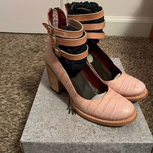 Freebird Randi Pink Croco Size 8